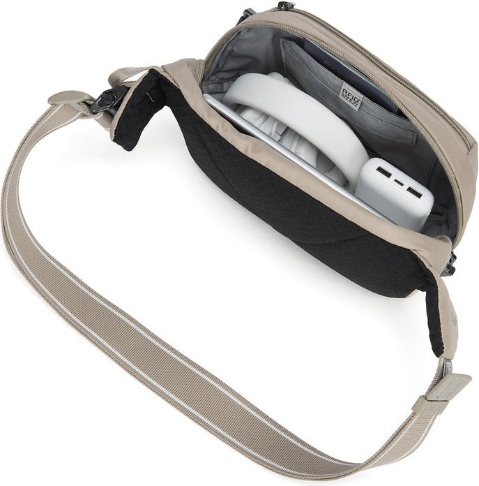 Antikrádežová ledvinka Pacsafe Go 4L Beige, fotografie 4